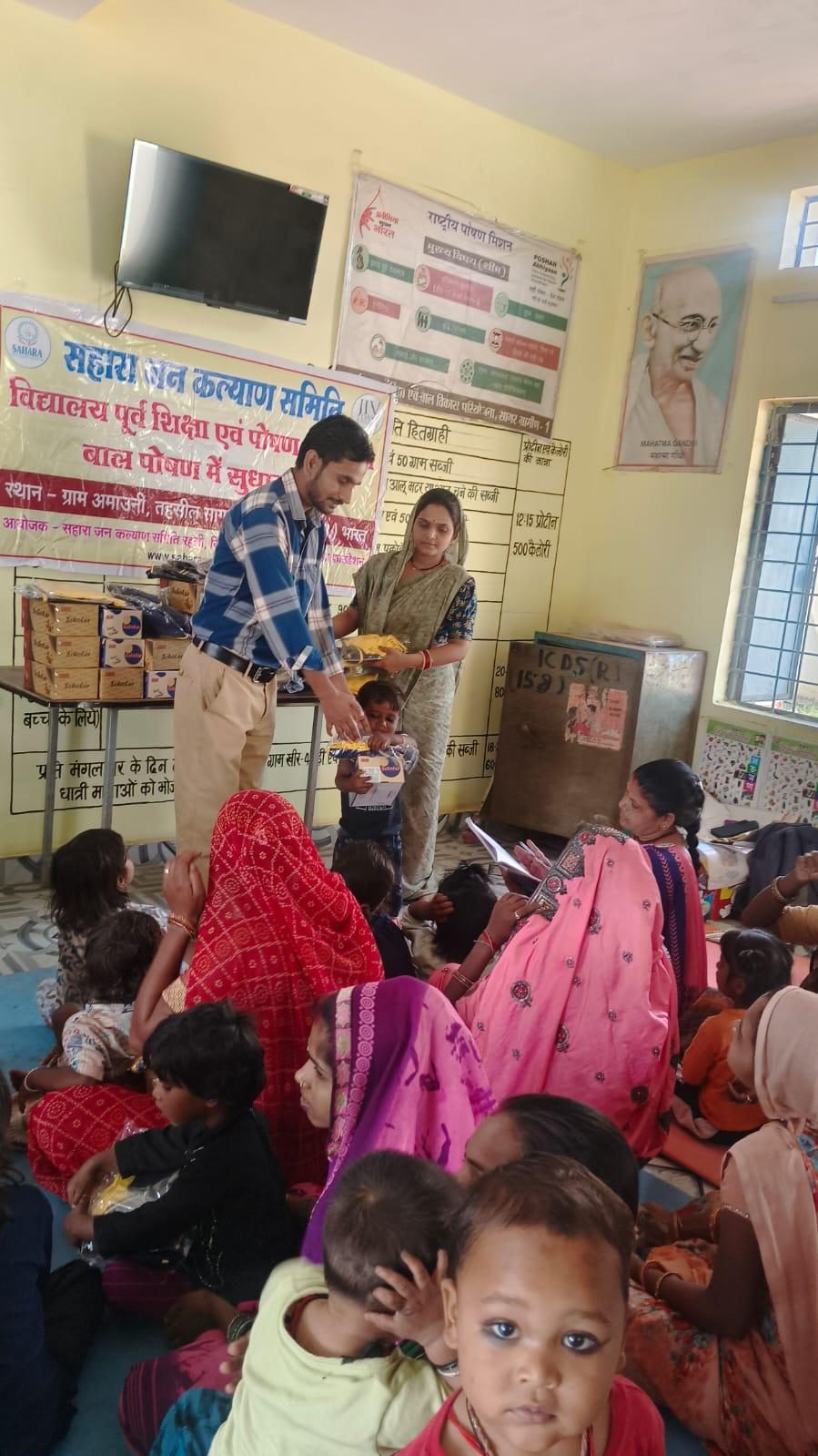 Mothers and young children at a Sahara centre